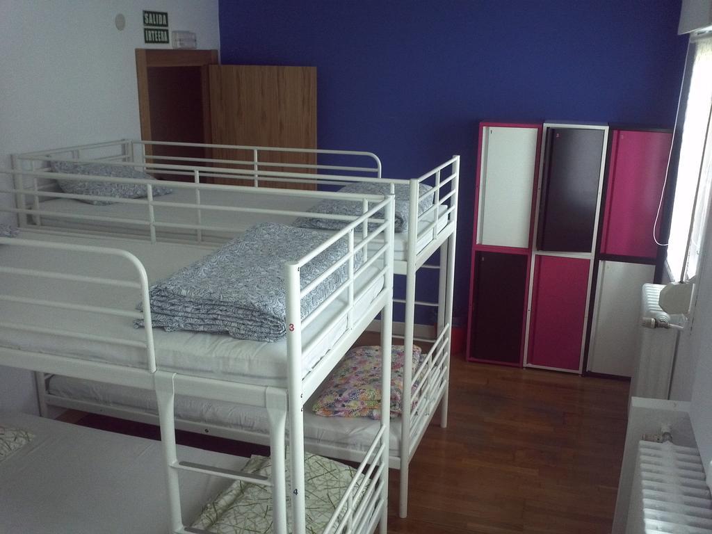 Xarma Hostel Памплона Номер фото